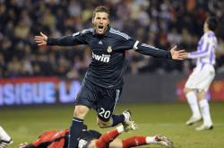 詹姆斯焦点对战，浓眉哥与60激战DWG分钟，重要助攻胜负难料！比赛高潮迭起